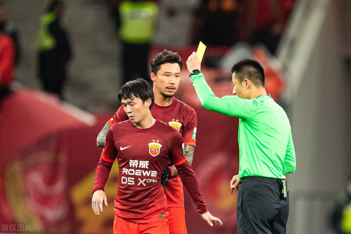 包含上海上港球员趣味训练日常曝光，备战下一个对手的词条