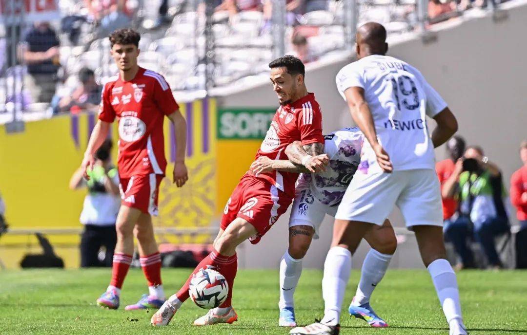 od体育官网app-里昂主场遭受摩纳哥绝杀，连续两轮失利