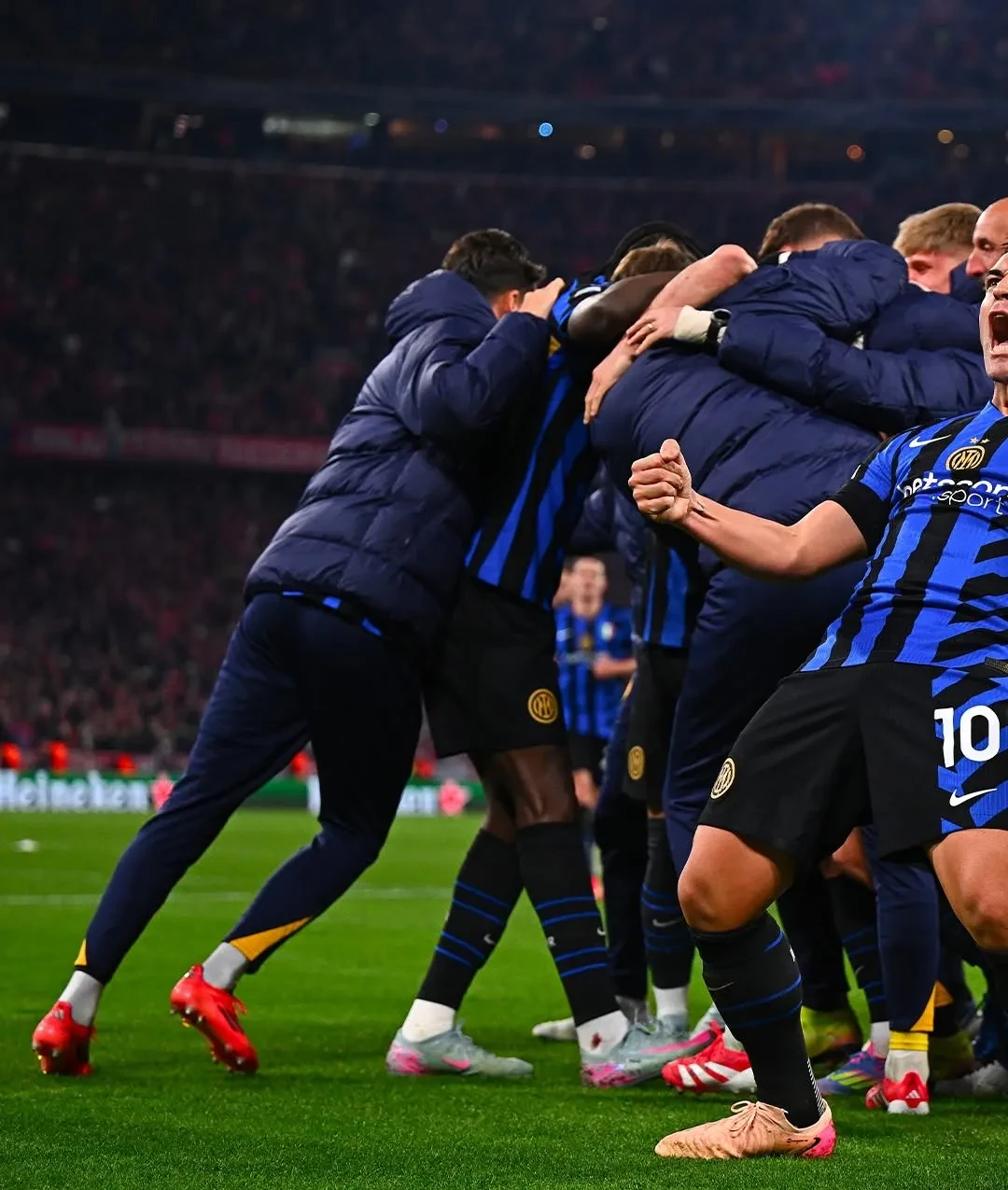 包含拜仁慕尼黑客场不敌罗马尼亚球队,失去领先的词条 包含拜仁慕尼黑客场不敌罗马尼亚球队,失去领先的词条